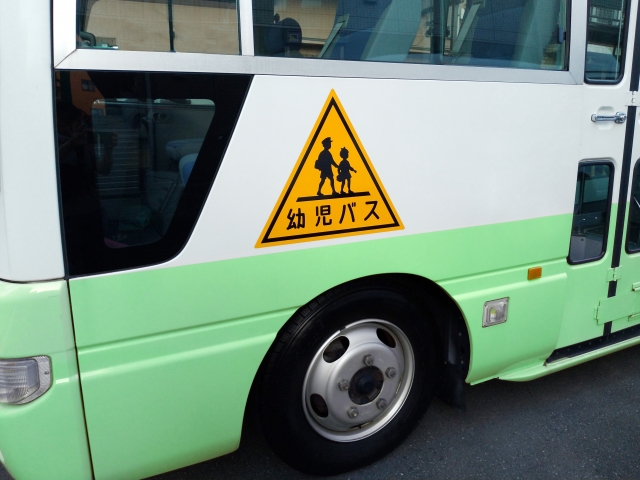 幼稚園バスの写真